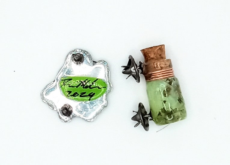 Signed "Frog Finder" Contoured Resin Pin & Potion Set